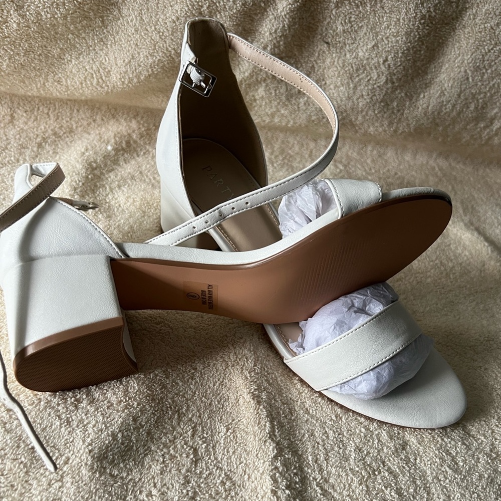 Sandals - Picture 2 of 2